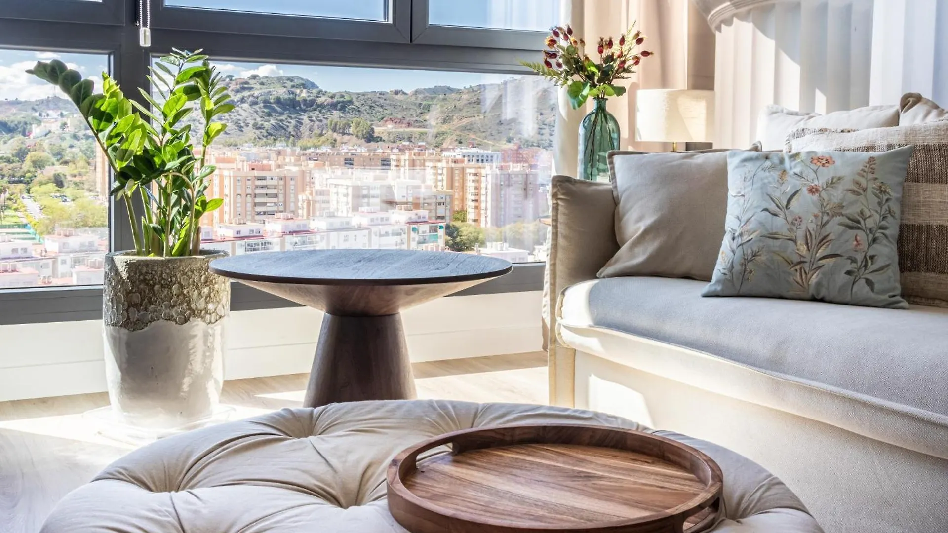 Malaga Skyline 4 Pool & Parking Free Villa