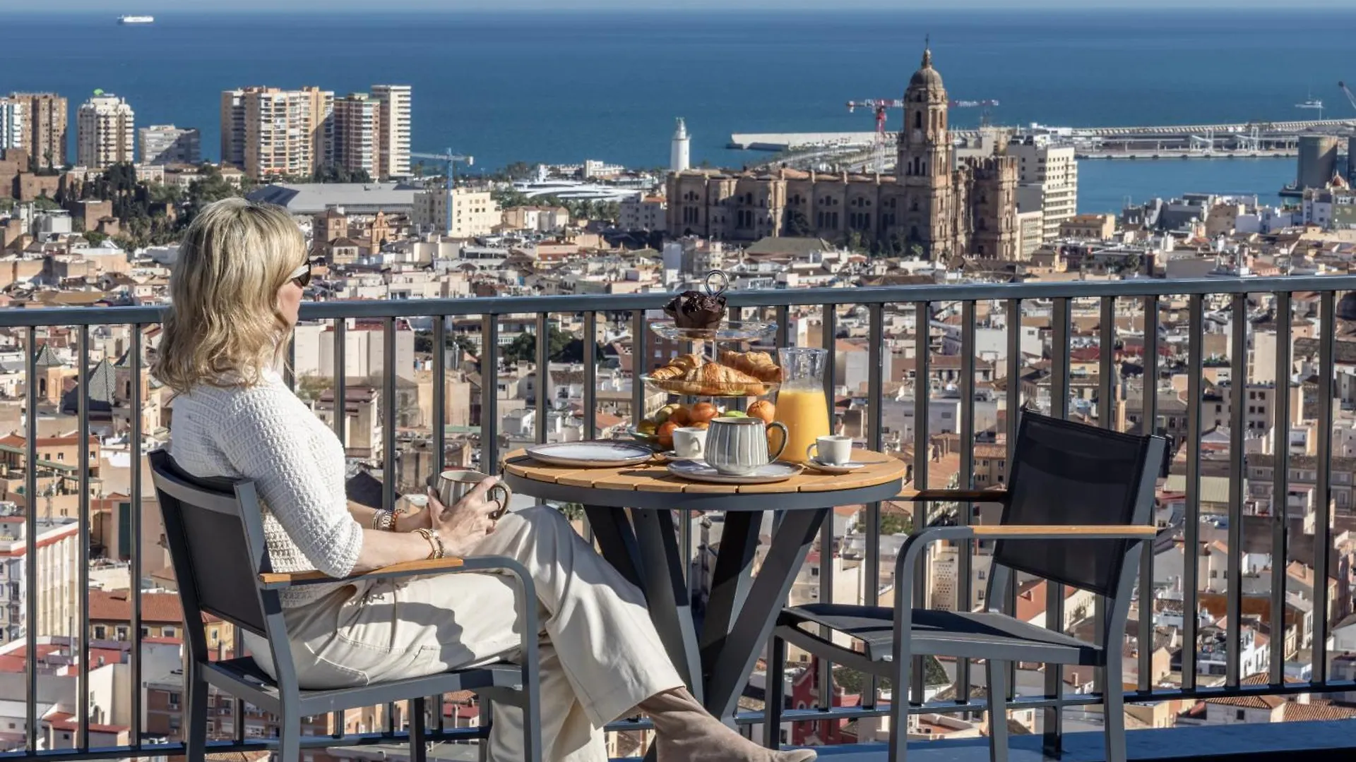Malaga Skyline 4 Pool & Parking Free Villa